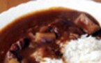 豚肉使用を全面に押し出したカレーの新製品　ハウス・直火焼きポークのカレー