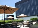 シャネルビルのテラスで過ごす夏の午後