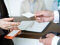 名刺交換マナー！ 名刺入れを上手に使って粋なオトナの渡し方を