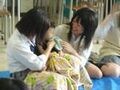 高校生が赤ちゃんを抱っこ！「命の授業」