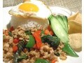 鶏肉のバジル炒めご飯のレシピ！人気タイ料理の作り方