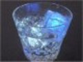 光る！溶けない！不思議な氷、人気急上昇中！！　え？光る氷、ライトキューブ！？