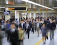 通勤、あなたは「立つ派」？「座る派」？