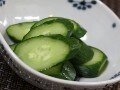 残暑の食卓に涼感を呼ぶキュウリ