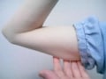 オフィスでできる！ 肩こり解消＆二の腕すっきり運動