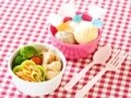 そぼろ・鮭・たまごの3色おにぎり弁当