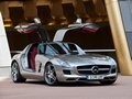 最新かつ一級の、スーパーカー好きのデイリーカーSLS