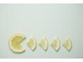 レモンとみかんの皮でガラス磨き！ 掃除スプレーの作り方