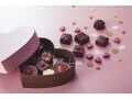 チョコのラッピングに！ ハートの飾りで包装しよう