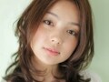 スウィングする毛先が決め手のロング