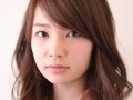 大人のゆる巻き髪のセミロングスタイル