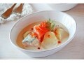 盛り付けで華やかに！サーモンの豆乳シチュー