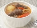 切り落とし肉で柔らか、豆乳ベースのビーフシチュー