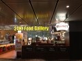 チャンギ空港でシンガポールの伝統的な朝食ナシレマを