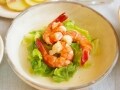 フライパンひとつで蒸し料理。キャベツと海老の塩蒸し
