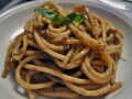 ツナとアンチョビのペーストのブカティーニパスタ