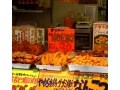 歴史のある十条商店街を歩き、からし焼きを食べる