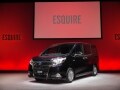 トヨタの高級ミニバン・新型エスクァイアの評価は？