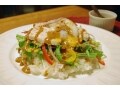 怪味ソースの蒸し鶏丼レシピ！ 温泉卵のせ