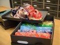 春ストールの新しい巻き方！パリ発「エピス」の提案