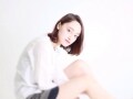 大人のモード感を演出する耳掛けボブスタイル
