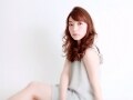 大人カジュアルな雰囲気のデジパーロングヘアスタイル