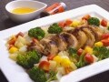 粉しょうゆのソースで鶏のクリスマスロール焼き