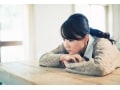 身近な人の異変…妄想症状に潜む原因と適切な対処法