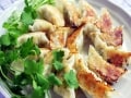 パクチー餃子のレシピと作り方！鶏肉でさっぱりながらやみつきの味