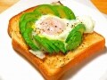 目玉焼きを乗せたアボカドトーストレシピ……ラピュタパン風！