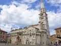 モデナ大聖堂、市民の塔とグランデ広場／イタリア