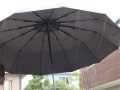 突然の大雨でもくじけない、心折れない折りたたみ傘