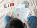 37歳借金200万円。生活費の支払いで夜も寝られず、笑顔でいることができません