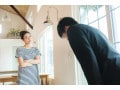 夫の不倫現場を見てしまった妻が、それでも離婚しなかった理由