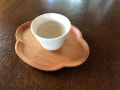 お茶とお菓子をちょこんと乗せて。KITOの「木の小皿」は長く使えるホンモノの一品