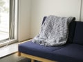 まるでこたつでぬくぬく…冬の家事や仕事の味方「電気ひざかけ」の魅力