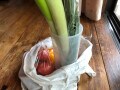 【100均】の「パスタ用容器」が大活躍？買い物時の「ネギ問題」を解決！