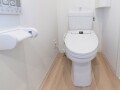 トイレの床に掃除機はかける？かけない？便器以外の意外な臭い発生源