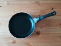 【100均】ダイソーのフライパンが便利すぎ！ 買ってよかったベスト1は？