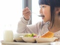 給食献立の簡易化、黙食…コロナ禍に意識したい2つの食サポート