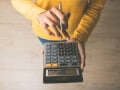 54歳会社員、貯金350万円。1人で必死に働き、子育てしながら生きてきました