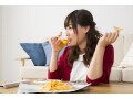 その方法あってる？ストレスの発散のためにしていることランキング2位「お菓子を食べる」では1位は？