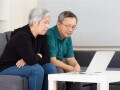 64歳の女性です。年金額は70万円、パート年収120万円。夫の社会保険の扶養に入れる？