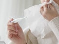 コロナや風邪の発熱に解熱剤は必要か…早く飲むのは逆効果？