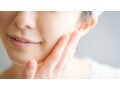 「朝洗顔は必要？」「化粧水の適量は？」美容マニアが解説 おすすめは「追い化粧水」