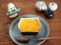 早くもハロウィン気分!? ファミマ「かぼちゃチーズケーキ」は2層タイプでハズレのないおいしさ！