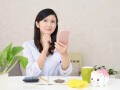 個人向け国債を買いたいと思うんですが、銀行の定期預金と比べると、安全性はどうでしょうか？