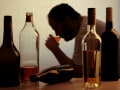 落ち込んでいるときの飲酒はなぜ危険？心の病気とアルコールのリスク