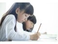 タイピングより手書きの方が脳の発達に有利!?デジタル化の今、子どもの字が汚いと感じたらどう向き合う？