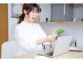 29歳女性「散財癖のある私が月2万円、全世界株式に積立投資をしたら」4年で資産はどうなった？